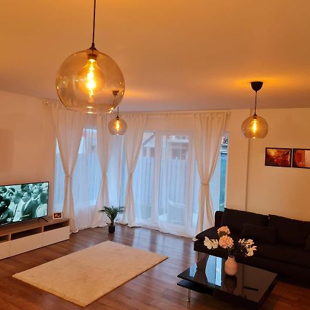Galaxy Residence Villa Otopeni Extérieur photo