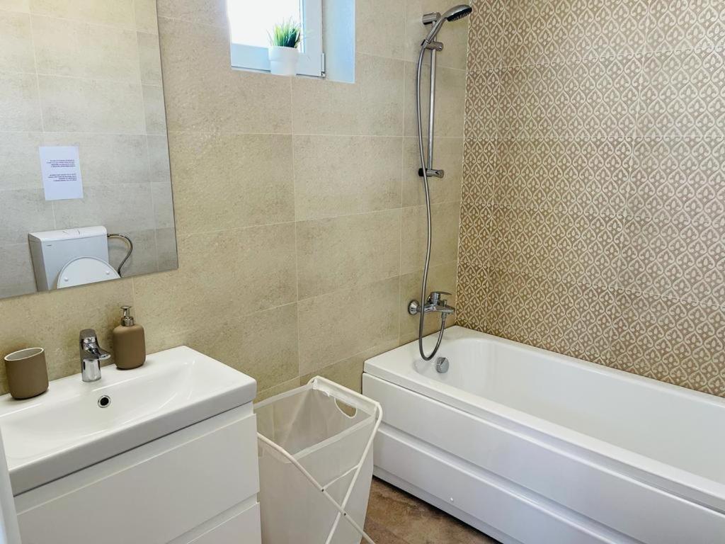 Galaxy Residence Villa Otopeni Extérieur photo